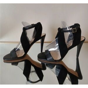 EXCELLENT CONDITION ELEGANT VINCE CAMUTO KALIENTIE LEATHER SANDAL WORN ONE TIME